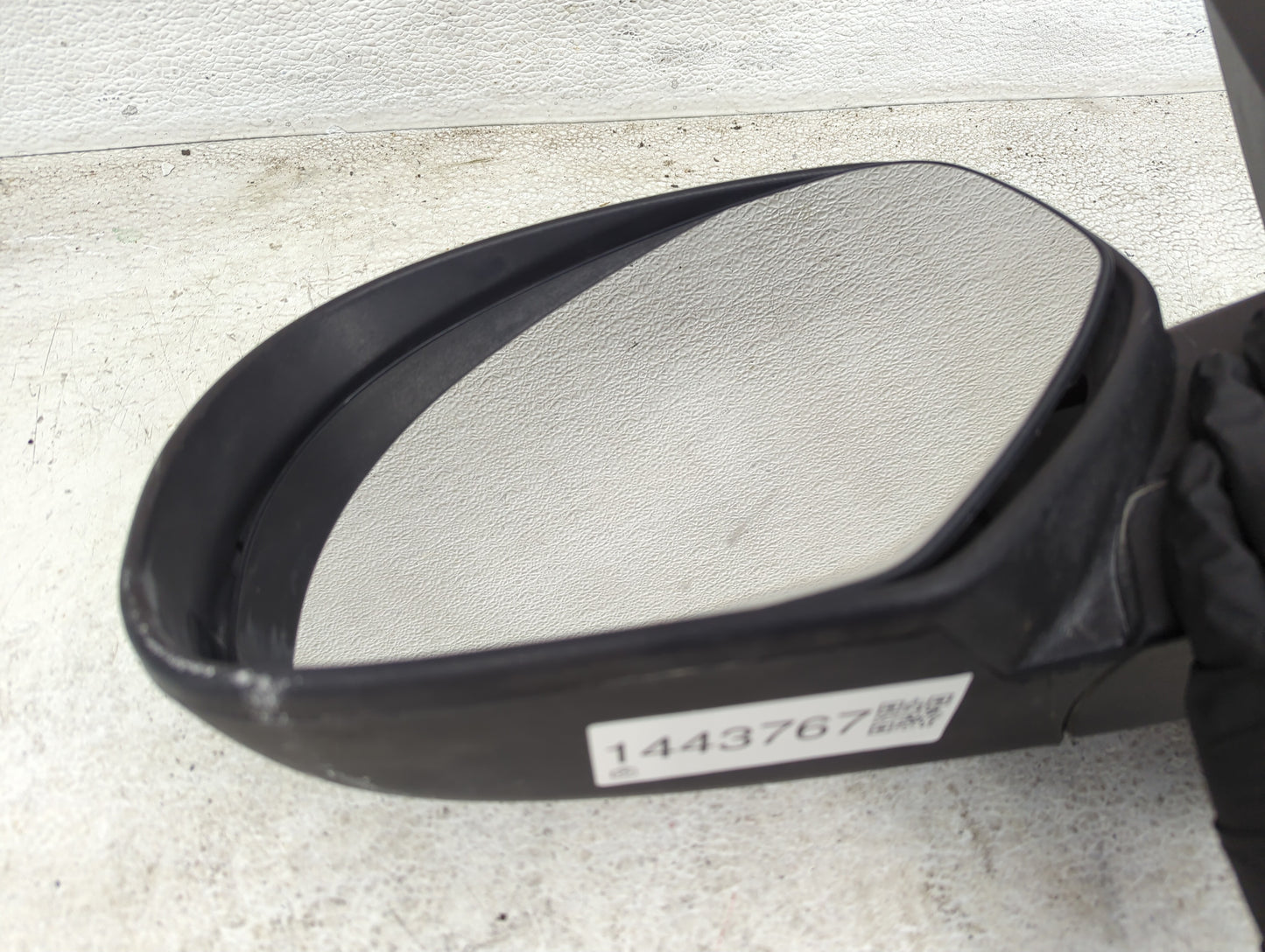 2007-2014 Chevrolet Tahoe Driver Side View Mirror - Left Door Mirror OEM Used - Oemusedautoparts1.com