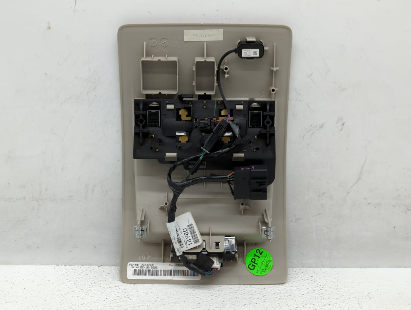 2007-2011 Chevrolet Tahoe Center Floor Console P/N:15836900 Fits Fits 2007 2008 2009 2010 2011 OEM Used Auto Parts - Oemused