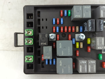 2007 Chevrolet Trailblazer Fusebox Fuse Box Panel Relay Module Fits OEM Used Auto Parts