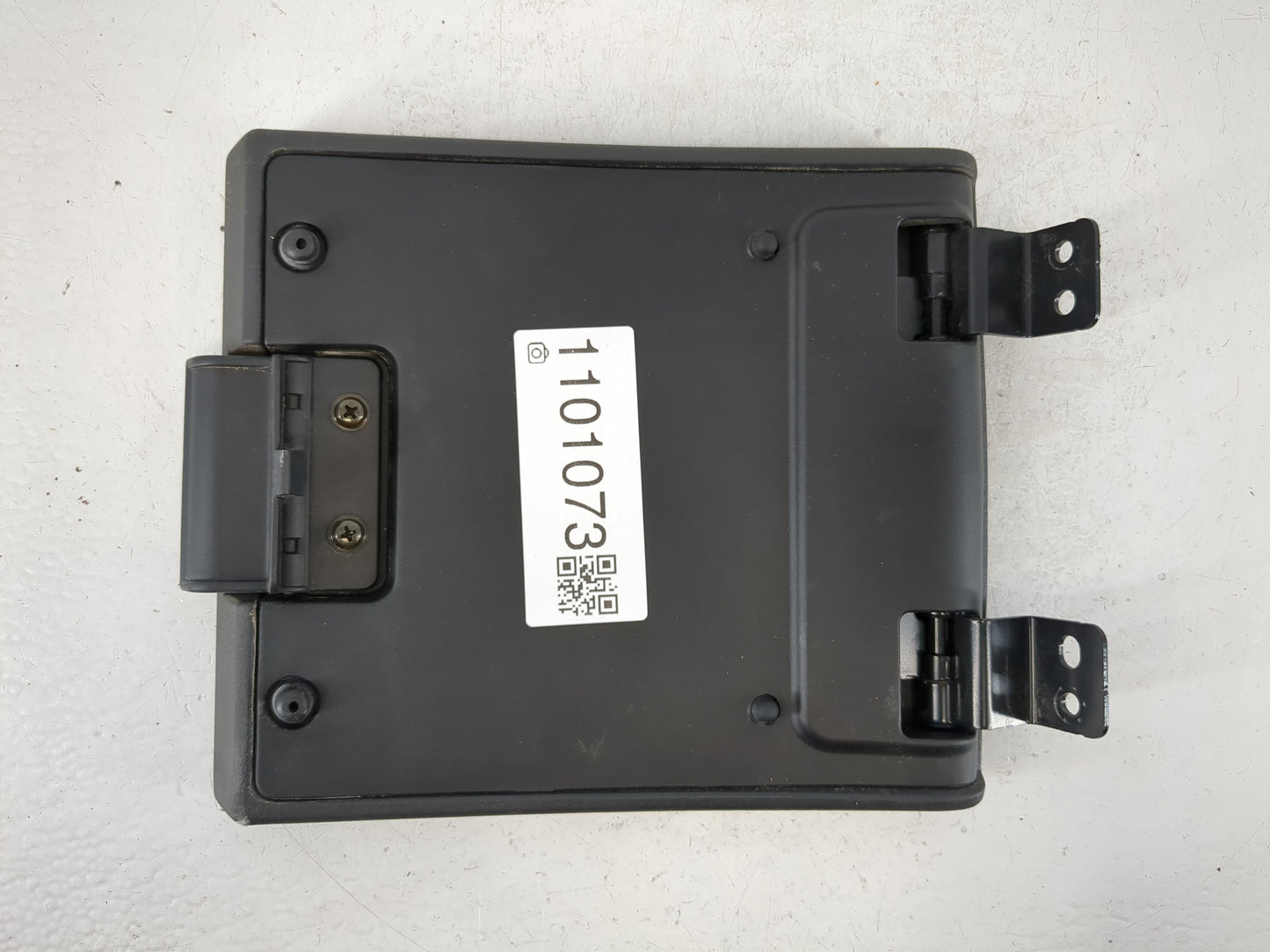 2006-2007 Chrysler 300 Center Console Armrest Cover Lid Fits Fits 2006 2007 OEM Used Auto Parts - Oemusedautoparts1.com