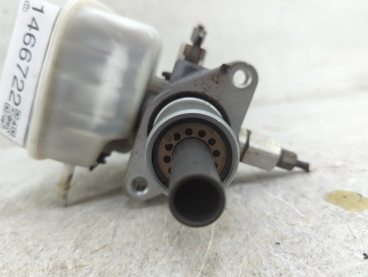 2006-2007 Chrysler 300 Brake Master Cylinder 1466722 - Oemusedautoparts1.com