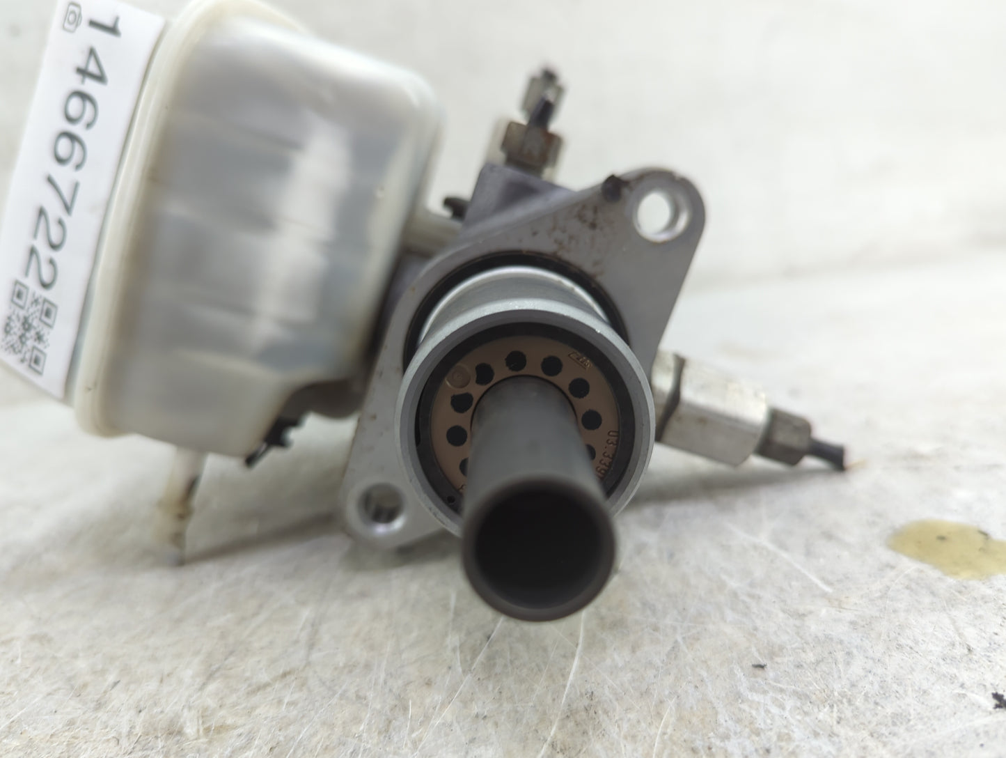 2007 Chrysler 300 Brake Master Cylinder 1466722 - Oemusedautoparts1.com