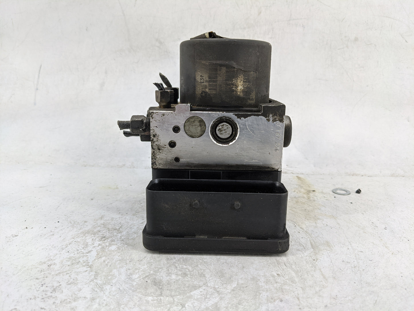 2005-2007 Chrysler 300 ABS Pump Control Module Replacement P/N:00009385C700 25.0926-4394.3 Fits Fits 2005 2006 2007 OEM Used