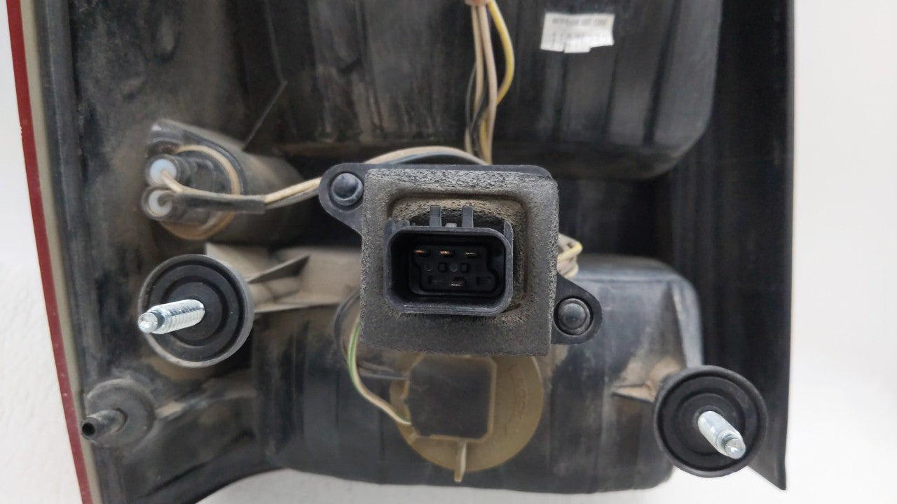 2005-2007 Chrysler 300 Tail Light Assembly Passenger Right OEM Fits Fits 2005 2006 2007 OEM Used Auto Parts - Oemusedautopar