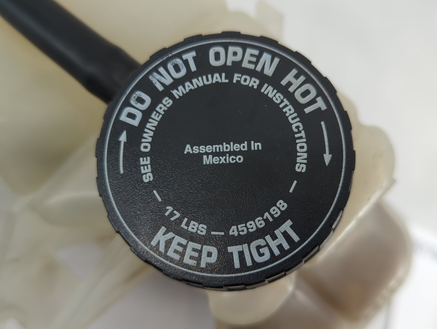 2007 Chrysler 300 Radiator Coolant Overflow Expansion Tank Bottle Cream - Oemusedautoparts1.com