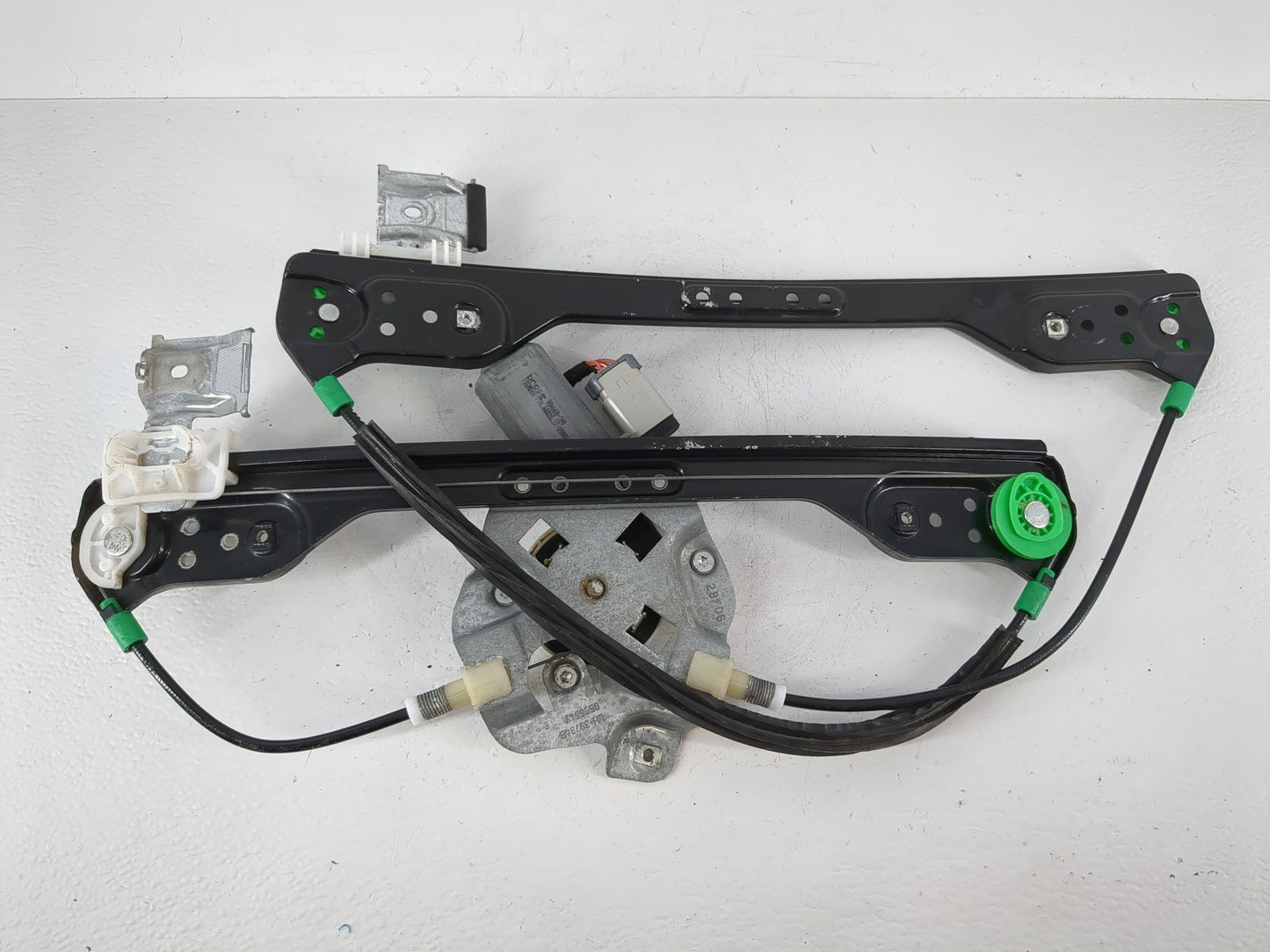 2005-2010 Chrysler 300 Used Driver Left Front Window Regulator 967219 - Oemusedautoparts1.com