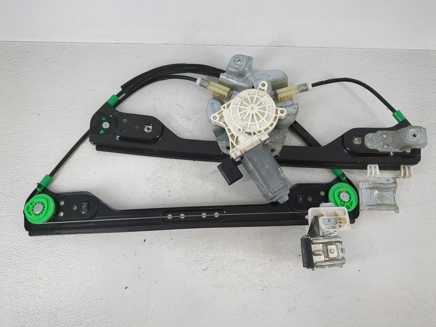 2005-2010 Chrysler 300 Used Window Regulator Passenger Front 967258 - Oemusedautoparts1.com