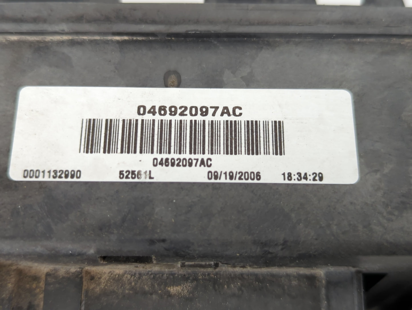 2007 Chrysler Aspen Fusebox Fuse Box Panel Relay Module P/N:04692097AC Fits OEM Used Auto Parts - Oemusedautoparts1.com