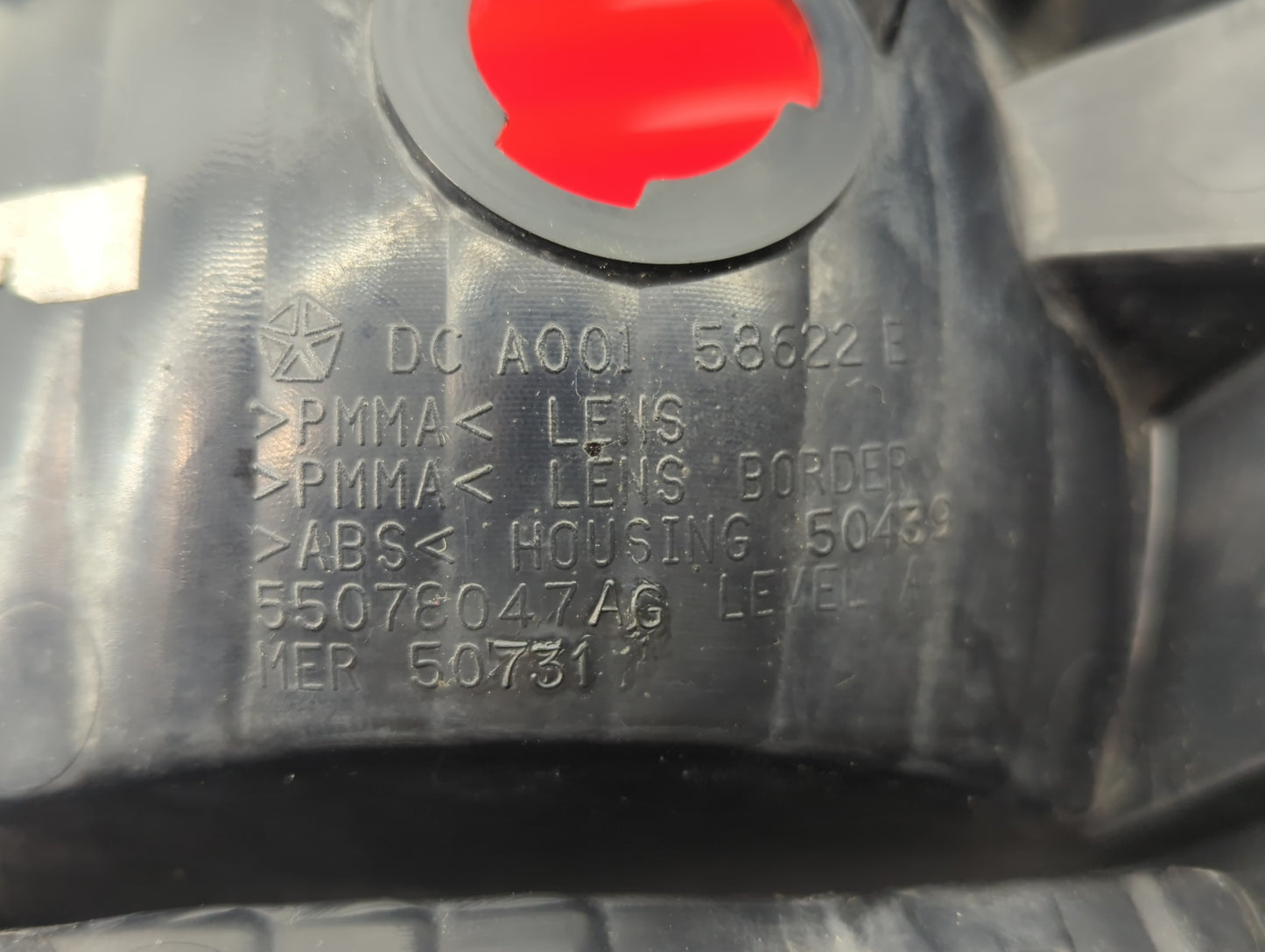 2007-2009 Chrysler Aspen Tail Light Assembly Driver Left OEM P/N:A001 58622 B Fits Fits 2007 2008 2009 OEM Used Auto Parts -