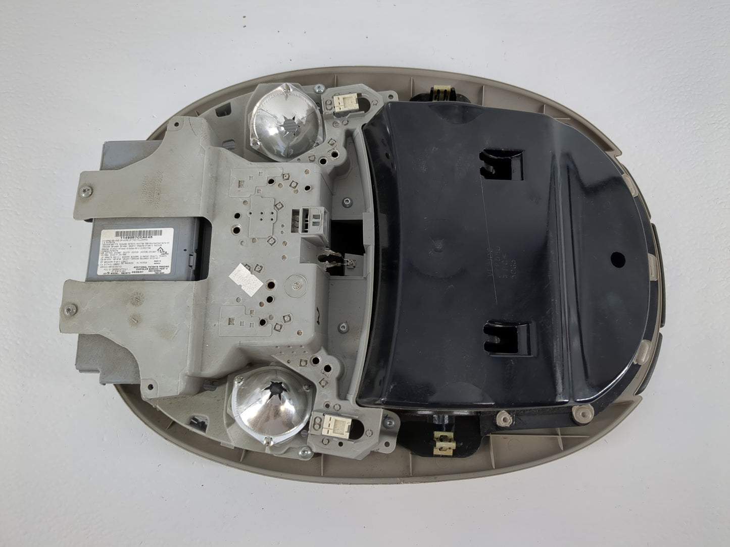 2004 Chrysler Town & Country Overhead Roof Console Interior Dome Light - Oemusedautoparts1.com