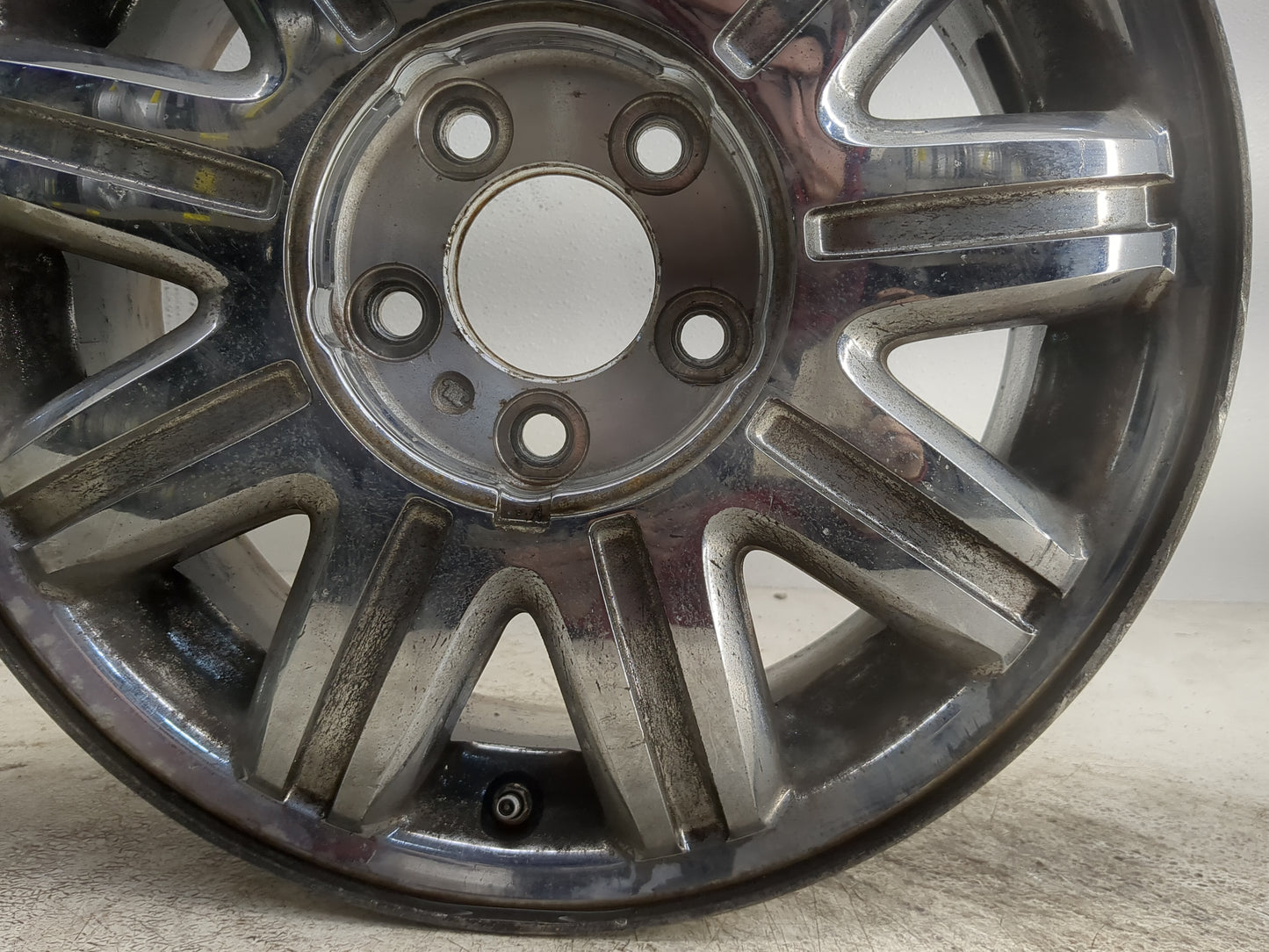 2004-2007 Chrysler Town & Country Oem Wheel Rim 1272721 - Oemusedautoparts1.com