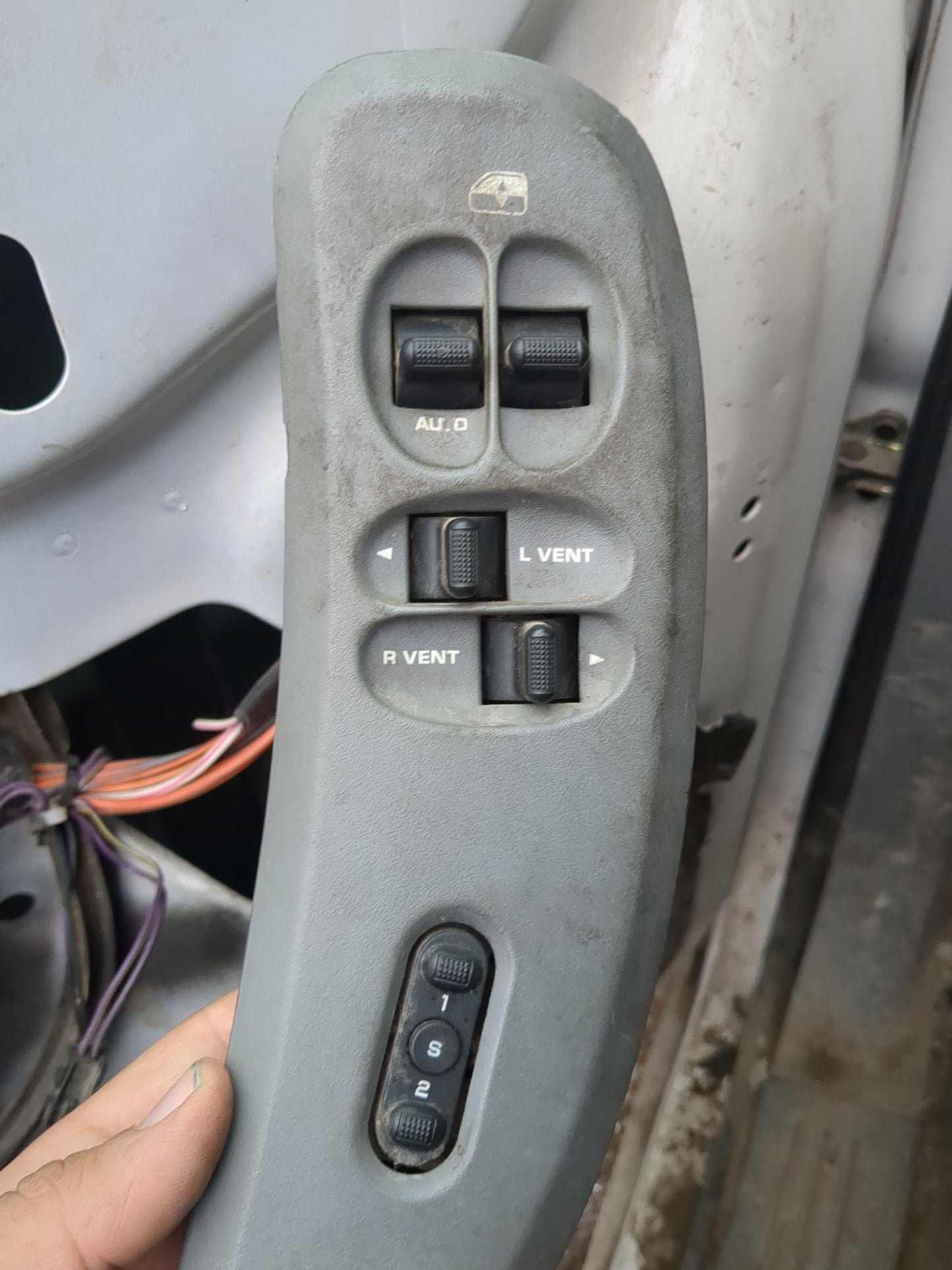 2001-2007 Chrysler Town & Country Master Power Window Switch Replacement Driver Side Left Fits OEM Used Auto Parts - Oemused