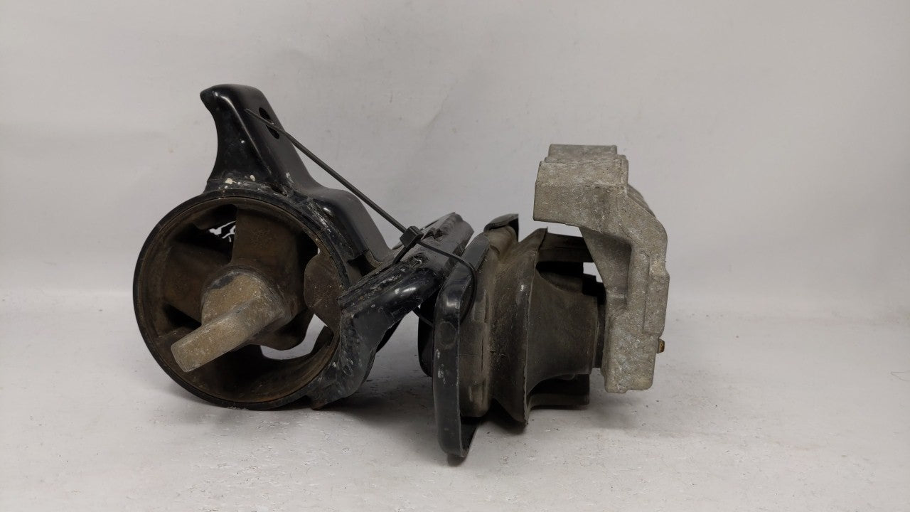 2007 Dodge Avenger Engine Gearbox Motor Mount - Oemusedautoparts1.com