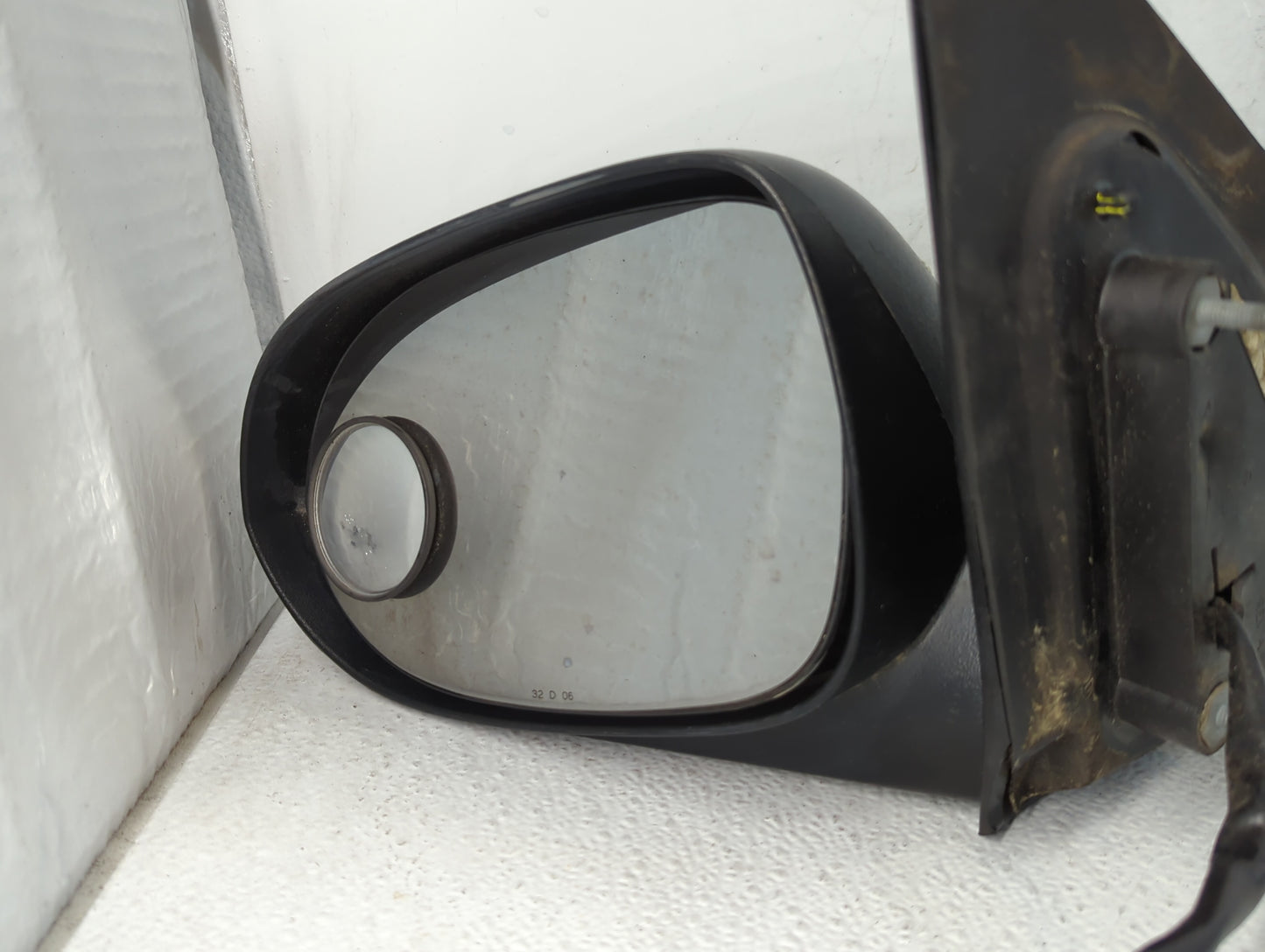 2007-2012 Dodge Caliber Driver Side View Mirror - Left Door Mirror OEM Used - Oemusedautoparts1.com