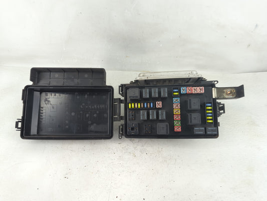 2006-2007 Dodge Charger Fusebox Fuse Box Panel Relay Module P/N:P04692140AH Fits Fits 2006 2007 OEM Used Auto Parts