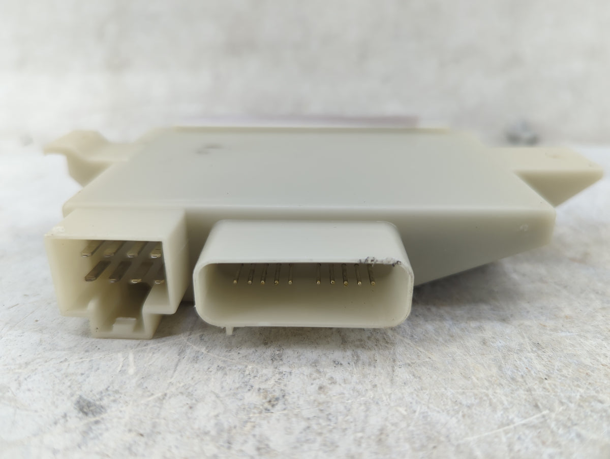 Dodge Grand Caravan Door Control Module Trg13565902c|p04686686am - Oemusedautoparts1.com