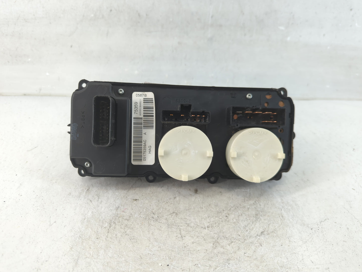 2007 Dodge Grand Caravan Climate Control Module Temperature AC/Heater Replacement P/N:05175359AC A Fits OEM Used Auto Parts