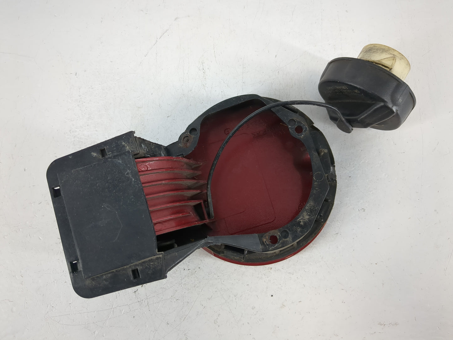 2007 Dodge Grand Caravan Fuel Tank Door Lid Gas Tank - Oemusedautoparts1.com