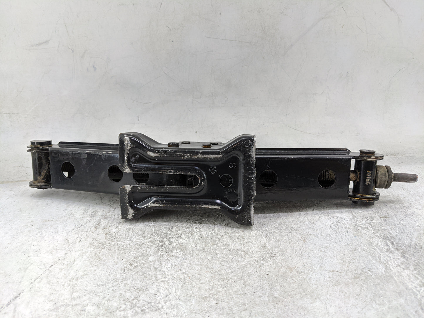 2007 Dodge Ram 1500 Spare Scissor Car Jack 1479952 - Oemusedautoparts1.com