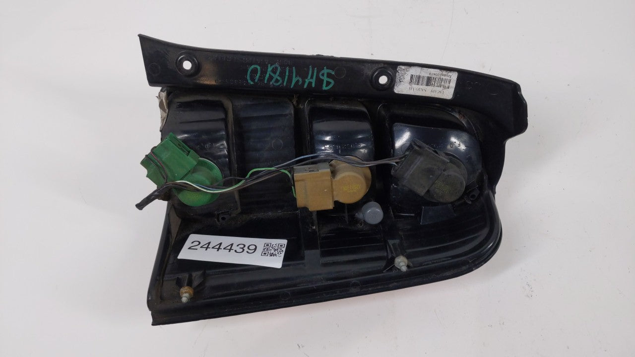 2001-2007 Ford Escape Tail Light Assembly Driver Left OEM P/N:4L84-13B505-D Fits Fits 2001 2002 2003 2004 2005 2006 2007 OEM
