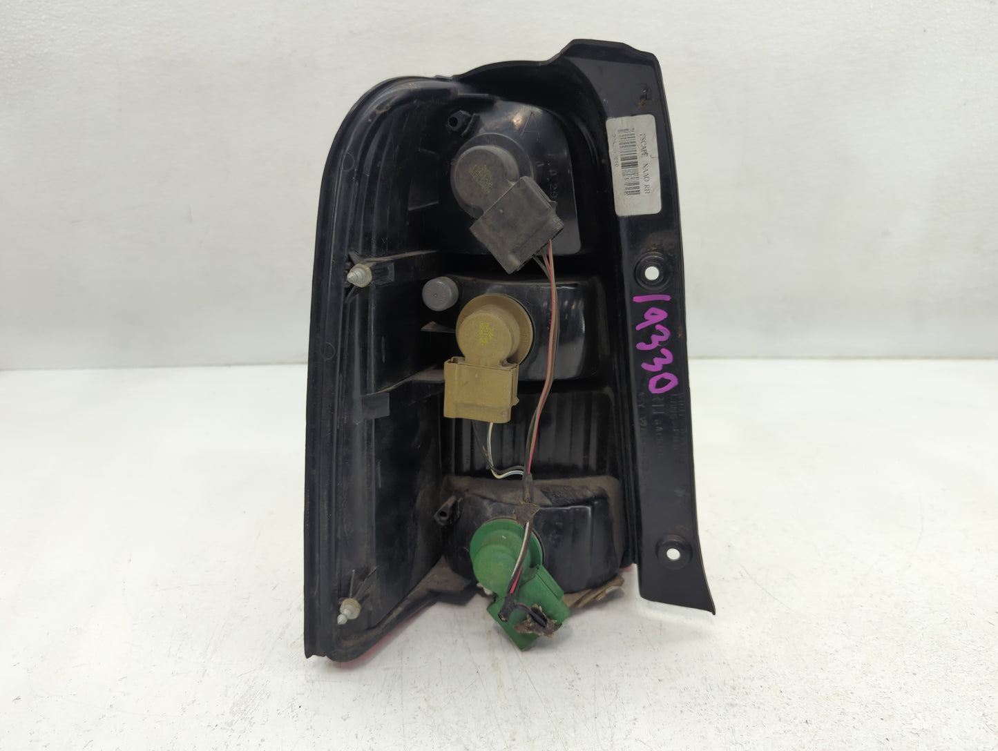 2001-2007 Ford Escape Tail Light Assembly Passenger Right OEM P/N:4L8A-13B504-D Fits Fits 2001 2002 2003 2004 2005 2006 2007