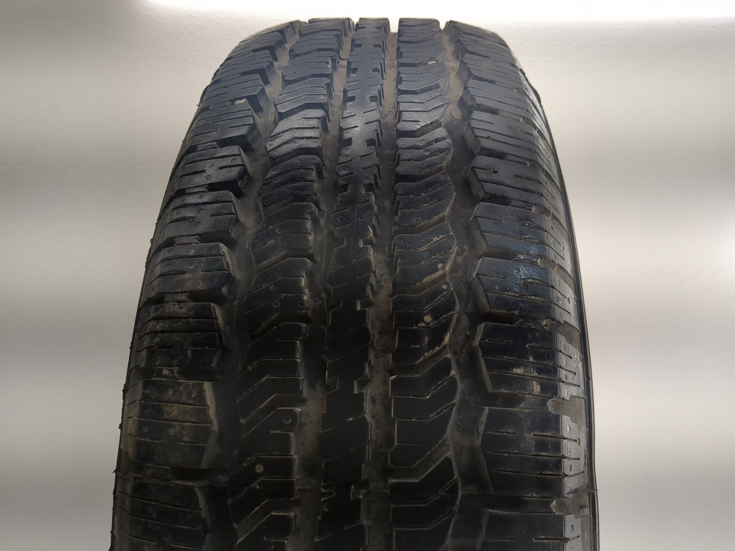Used Tire 255/70R17 GENERAL AMERITRAC TR 110S - Tread Depth 14/32 - Oemusedautoparts1.com