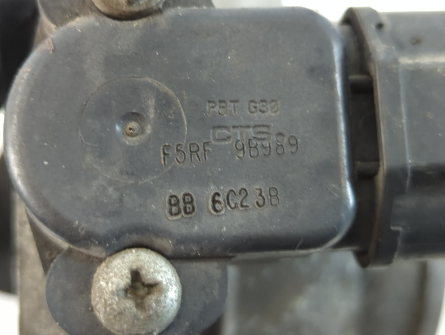 2004-2007 Ford Freestar Throttle Body P/N:F5RF 9B989 Fits Fits 2004 2005 2006 2007 OEM Used Auto Parts - Oemusedautoparts1.c