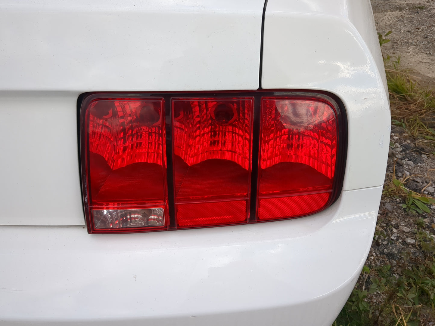 2005-2009 Ford Mustang Tail Light Assembly Passenger Right OEM Fits Fits 2005 2006 2007 2008 2009 OEM Used Auto Parts - Oemu