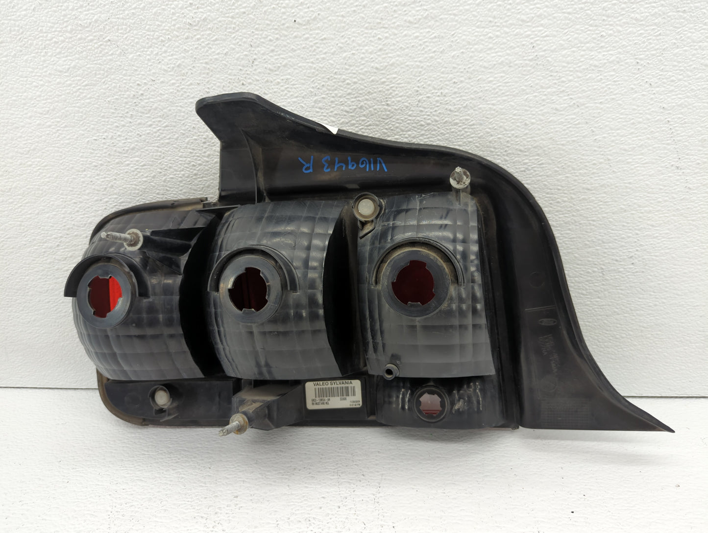 2005-2009 Ford Mustang Tail Light Assembly Passenger Right OEM P/N:6R33-13B504-AH 4R3T-13A412-G28 Fits OEM Used Auto Parts -