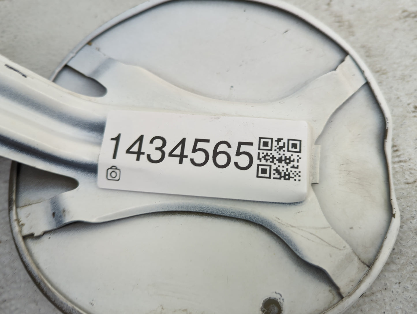 2007 Ford Taurus Fuel Tank Door Lid Gas Tank White - Oemusedautoparts1.com