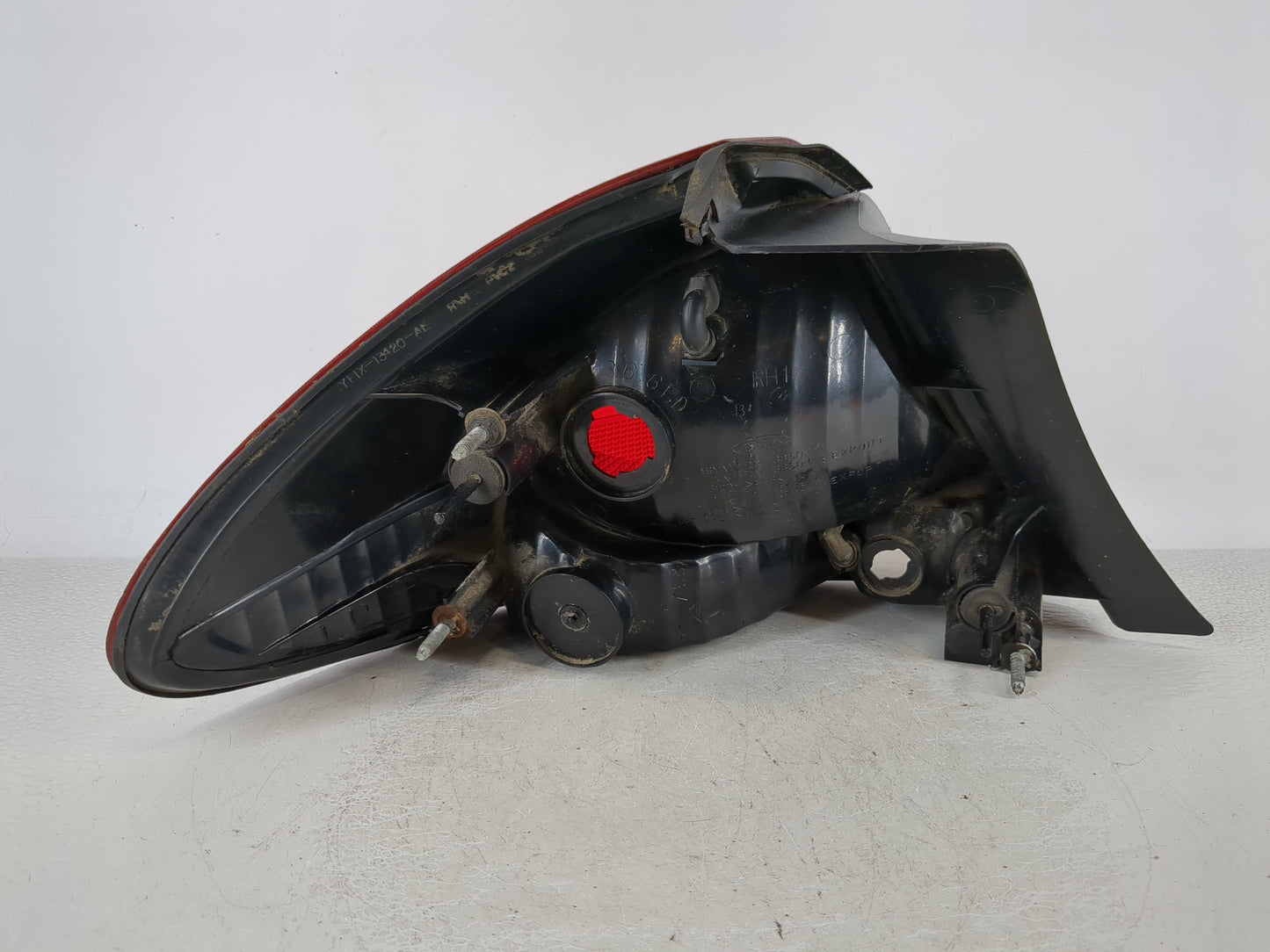 2004-2007 Ford Taurus Driver Left Side Deck Lid Mounted Tail Light 992989 - Oemusedautoparts1.com