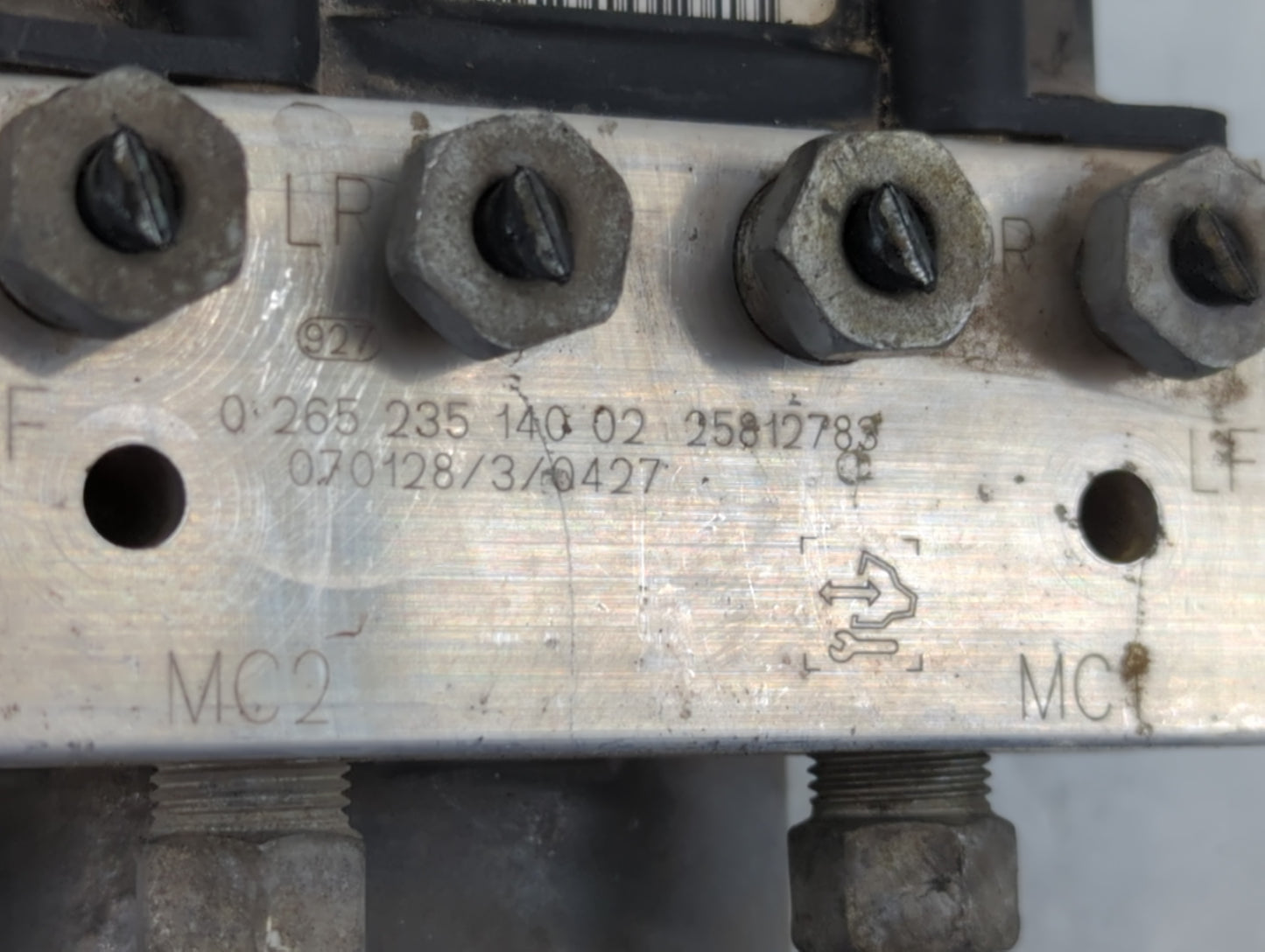 2007-2008 Gmc Acadia ABS Pump Control Module Replacement P/N:25812783 0 265 235 140 02 Fits Fits 2007 2008 OEM Used Auto Par