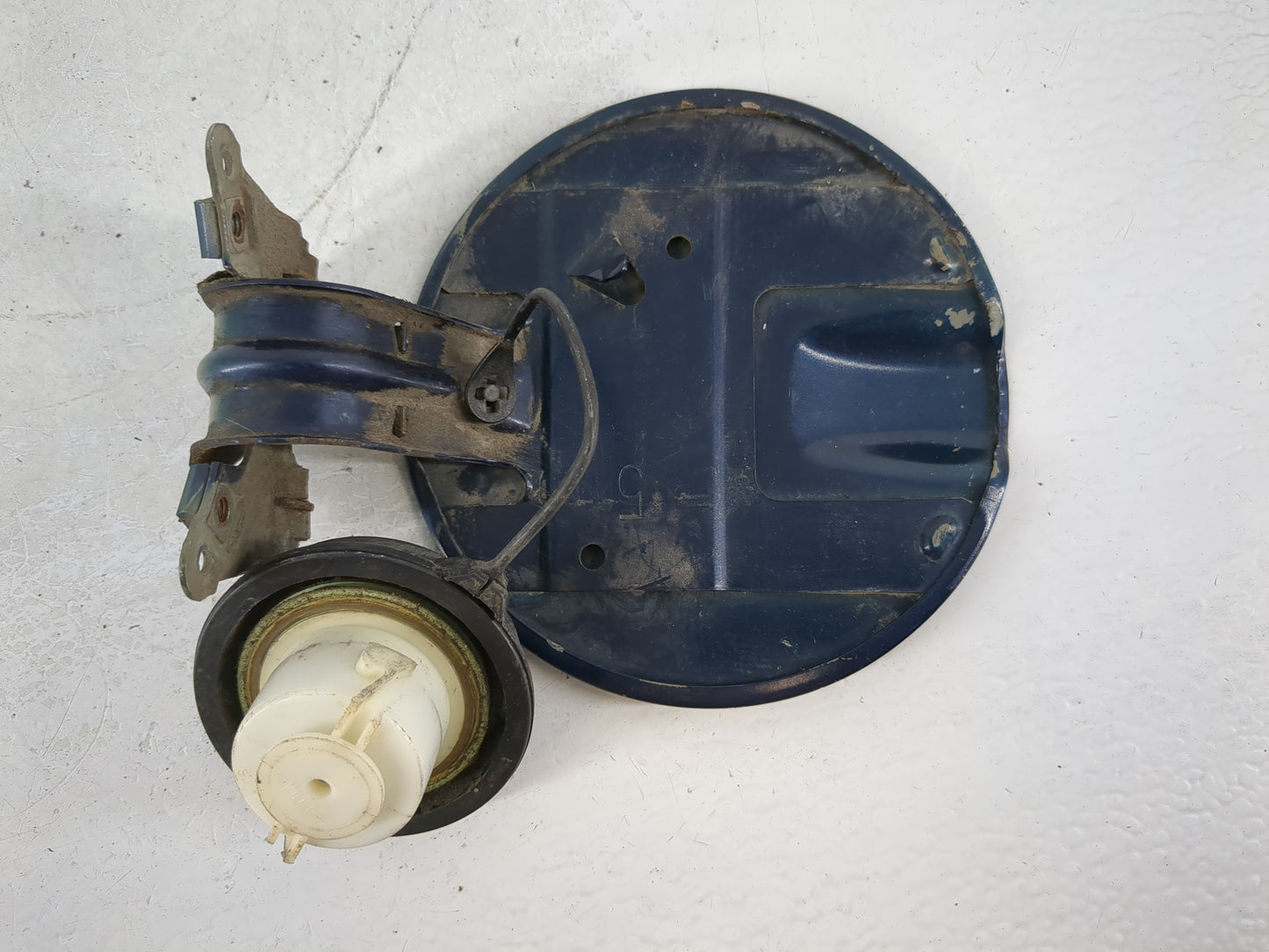 2007 Gmc Canyon Fuel Tank Door Lid Gas Tank - Oemusedautoparts1.com