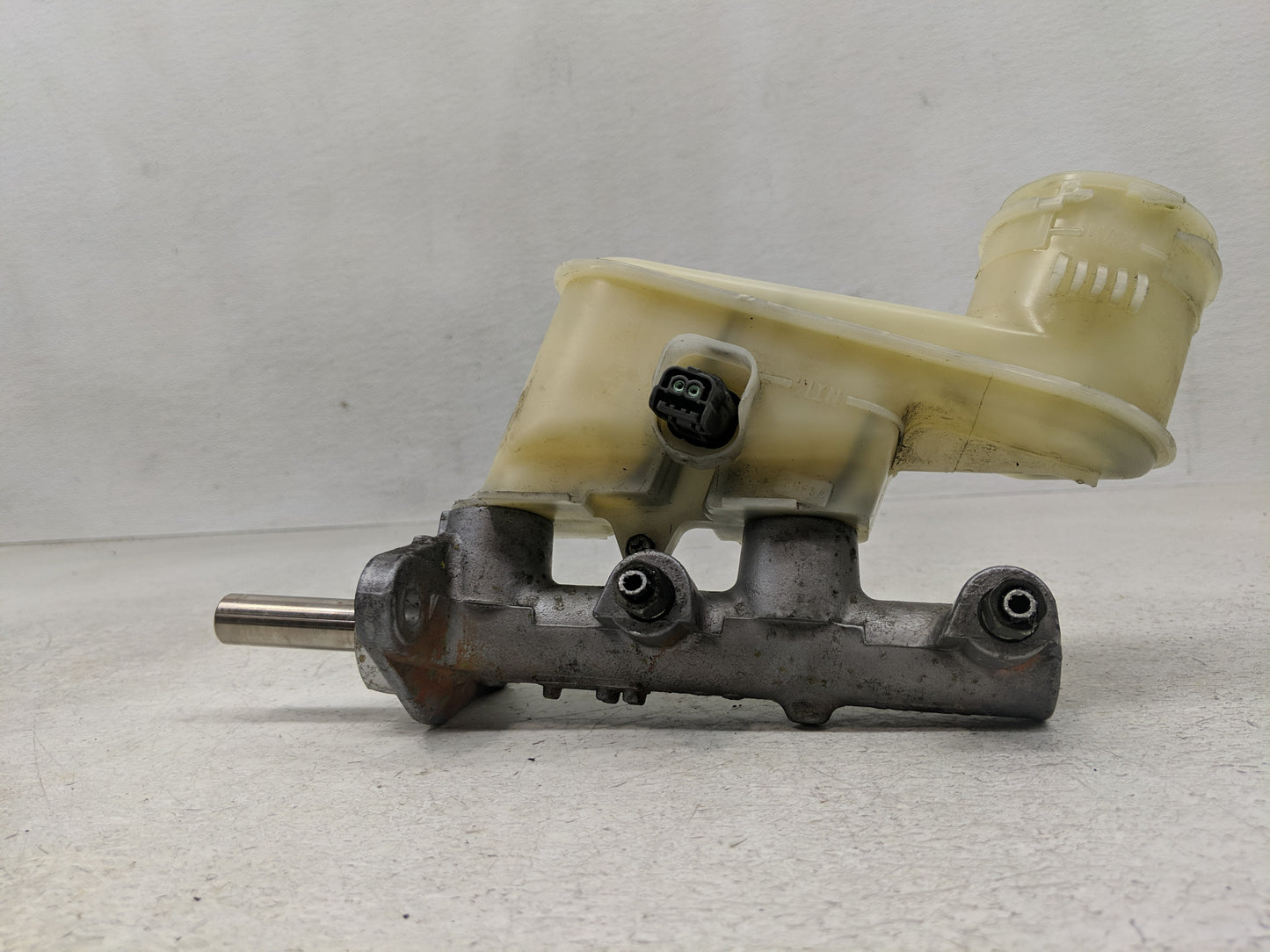 2005-2007 Honda Accord Brake Master Cylinder - Oemusedautoparts1.com