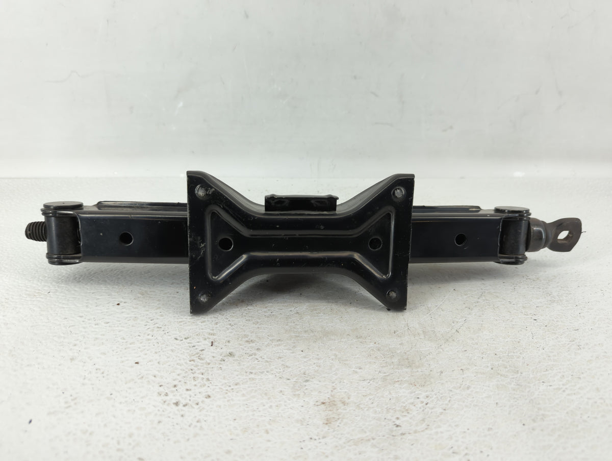 2007 Hyundai Tiburon Spare Scissor Car Jack - Oemusedautoparts1.com