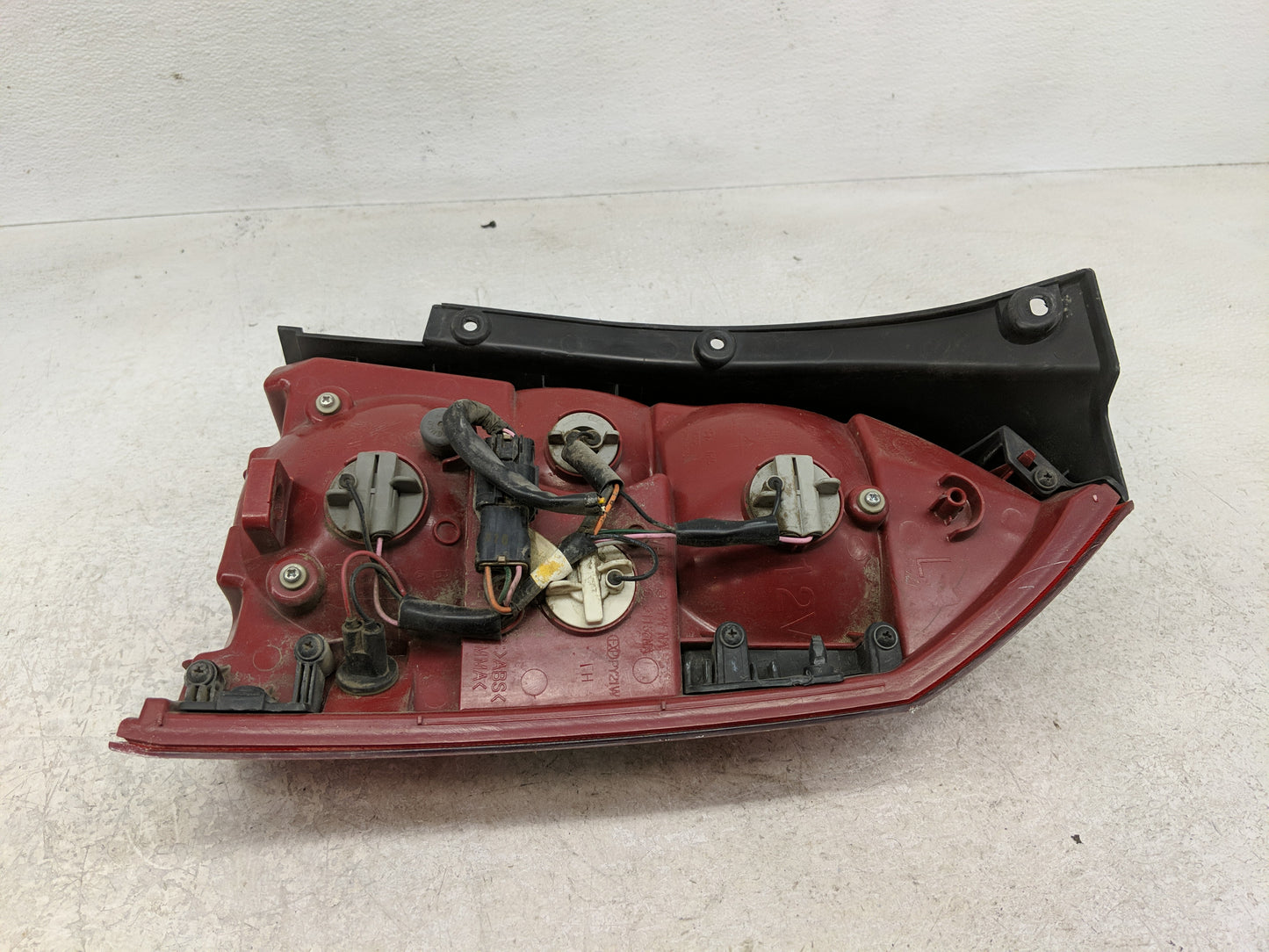 2005-2009 Hyundai Tucson Tail Light Assembly Driver Left OEM P/N:92401-2E0 Fits Fits 2005 2006 2007 2008 2009 OEM Used Auto