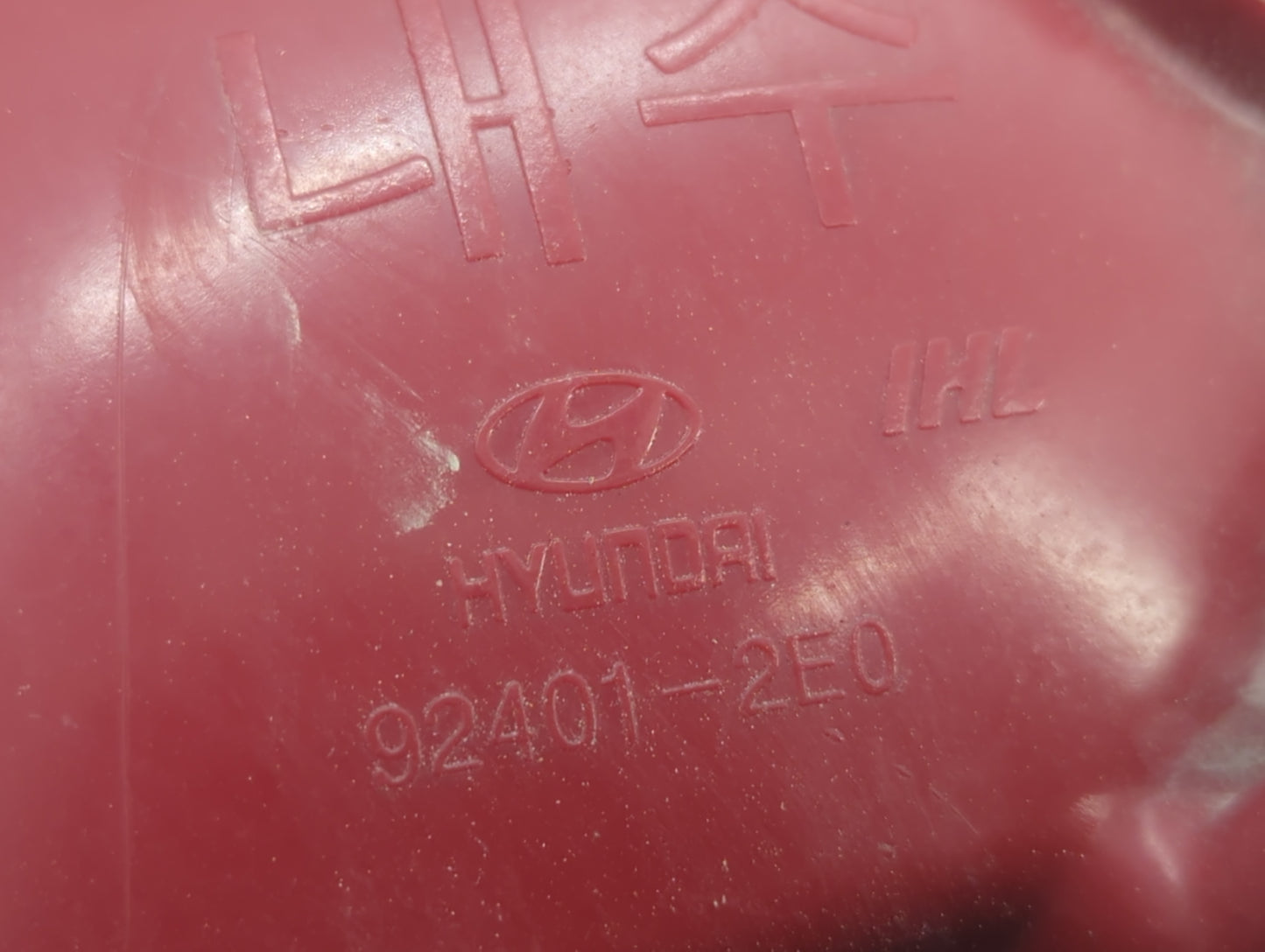 2005-2009 Hyundai Tucson Tail Light Assembly Driver Left OEM P/N:92401-2E0 Fits Fits 2005 2006 2007 2008 2009 OEM Used Auto
