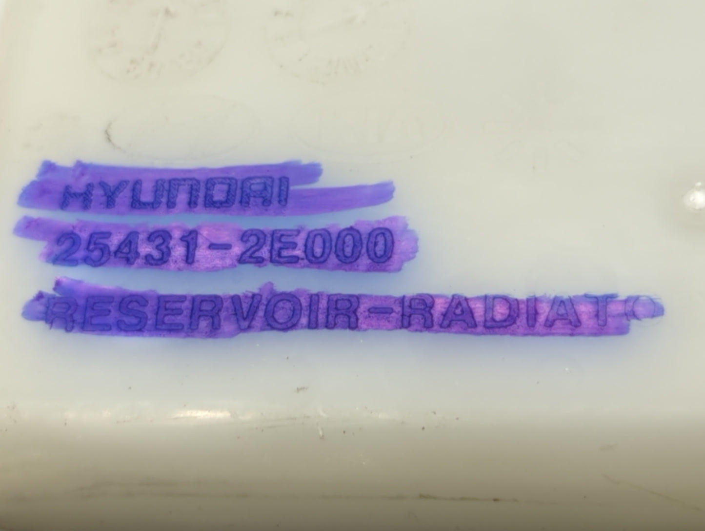 2005-2009 Hyundai Tucson Radiator Coolant Overflow Expansion Tank Bottle - Oemusedautoparts1.com