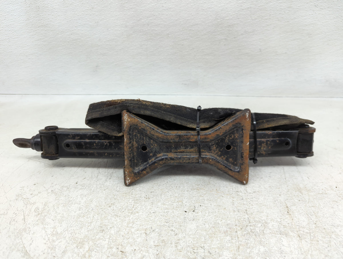 Hyundai Tucson Spare Scissor Car Jack 858155 - Oemusedautoparts1.com
