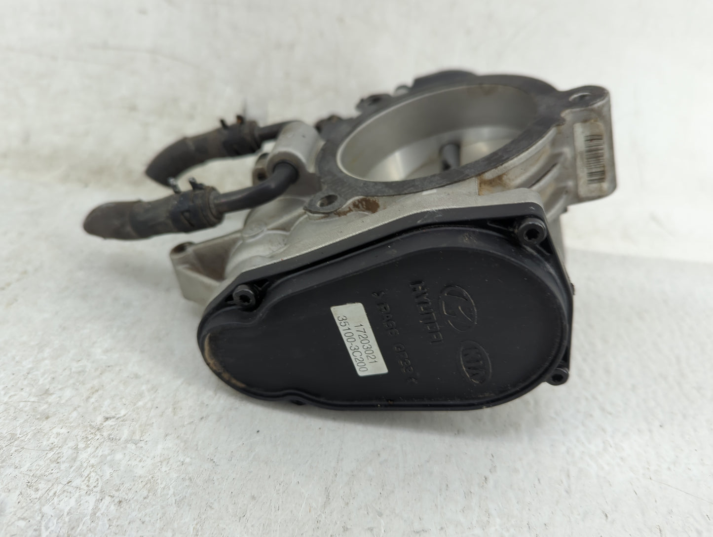 2007-2012 Hyundai Veracruz Throttle Body P/N:35100-3C200 Fits Fits 2006 2007 2008 2009 2010 2011 2012 OEM Used Auto Parts -