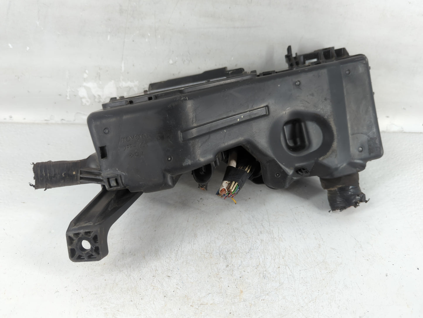 2003-2008 Infiniti Fx35 Fusebox Fuse Box Panel Relay Module P/N:82720-33080 Fits Fits 2003 2004 2005 2006 2007 2008 OEM Used