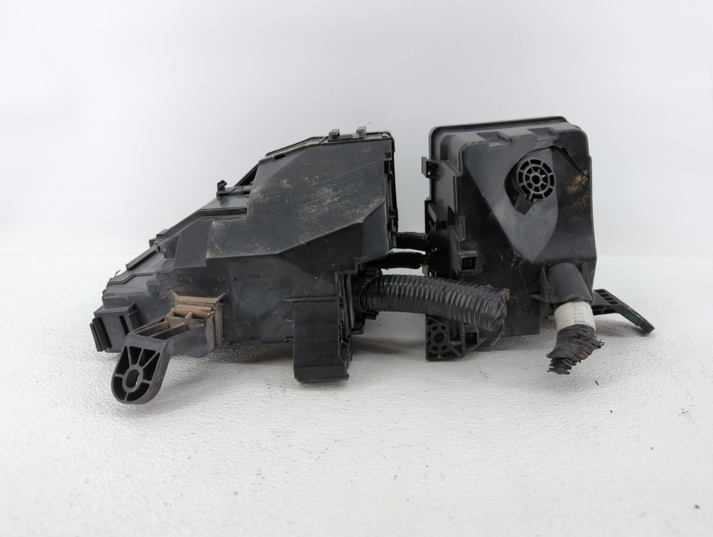 2007-2008 Infiniti G35 Fusebox Fuse Box Panel Relay Module P/N:24381 7990A 284B7JK00A Fits Fits 2007 2008 OEM Used Auto Part