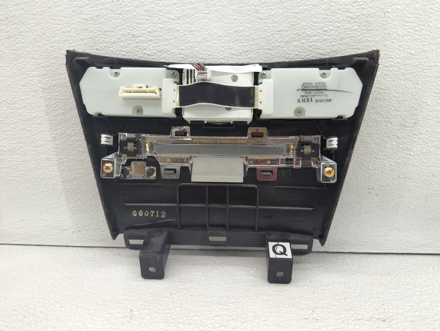 2006-2007 Infiniti M45 Radio Control Panel - Oemusedautoparts1.com