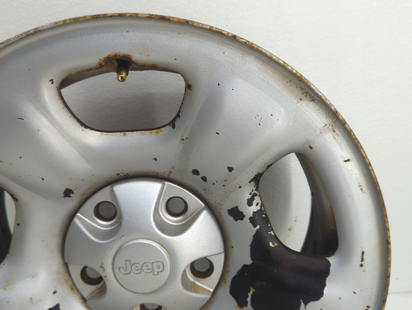 2002-2007 Jeep Liberty Oem Wheel Rim 1036672 - Oemusedautoparts1.com