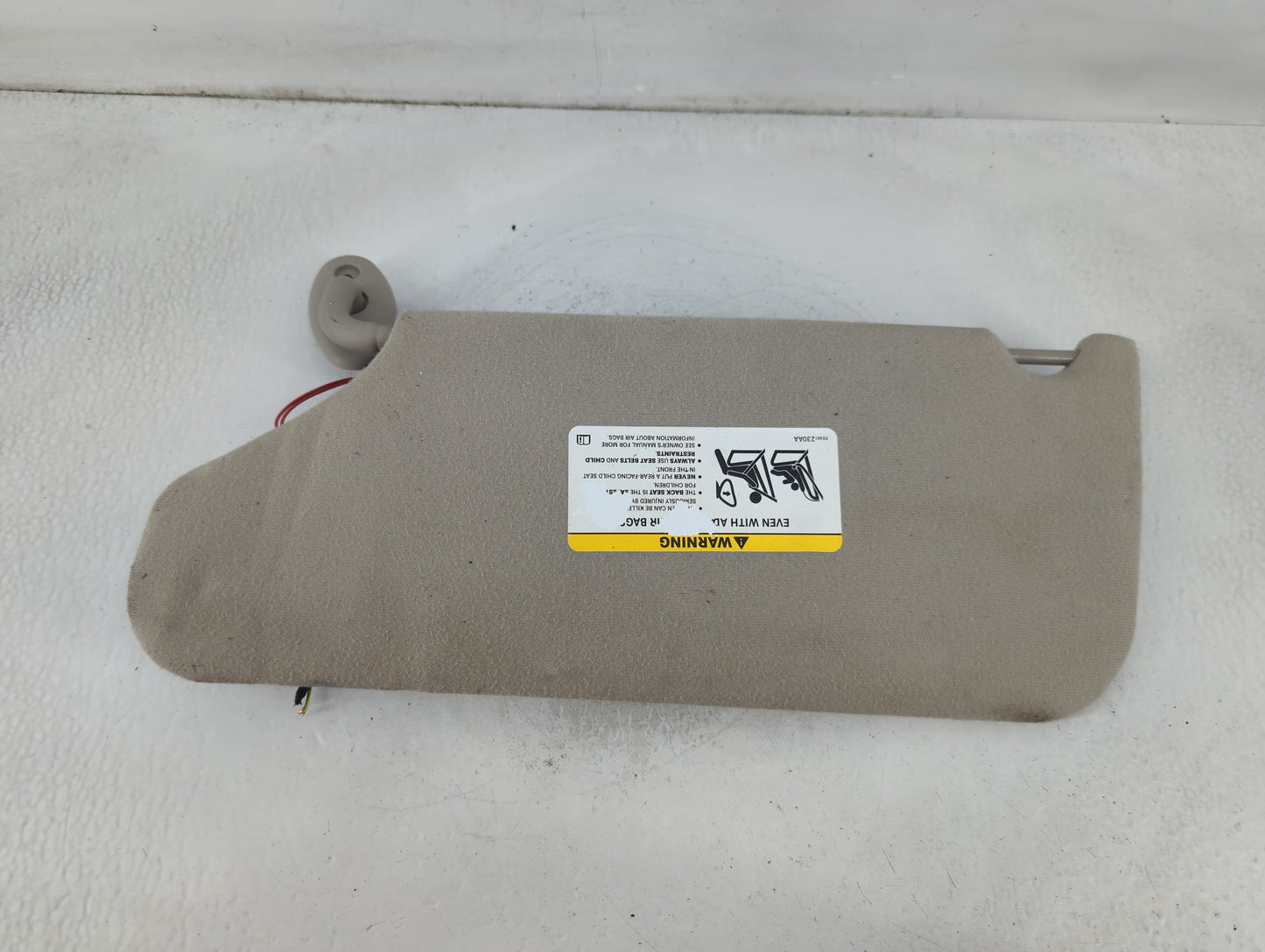 2004-2007 Jeep Liberty Sun Visor Shade Replacement Passenger Right Mirror Fits Fits 2004 2005 2006 2007 OEM Used Auto Parts