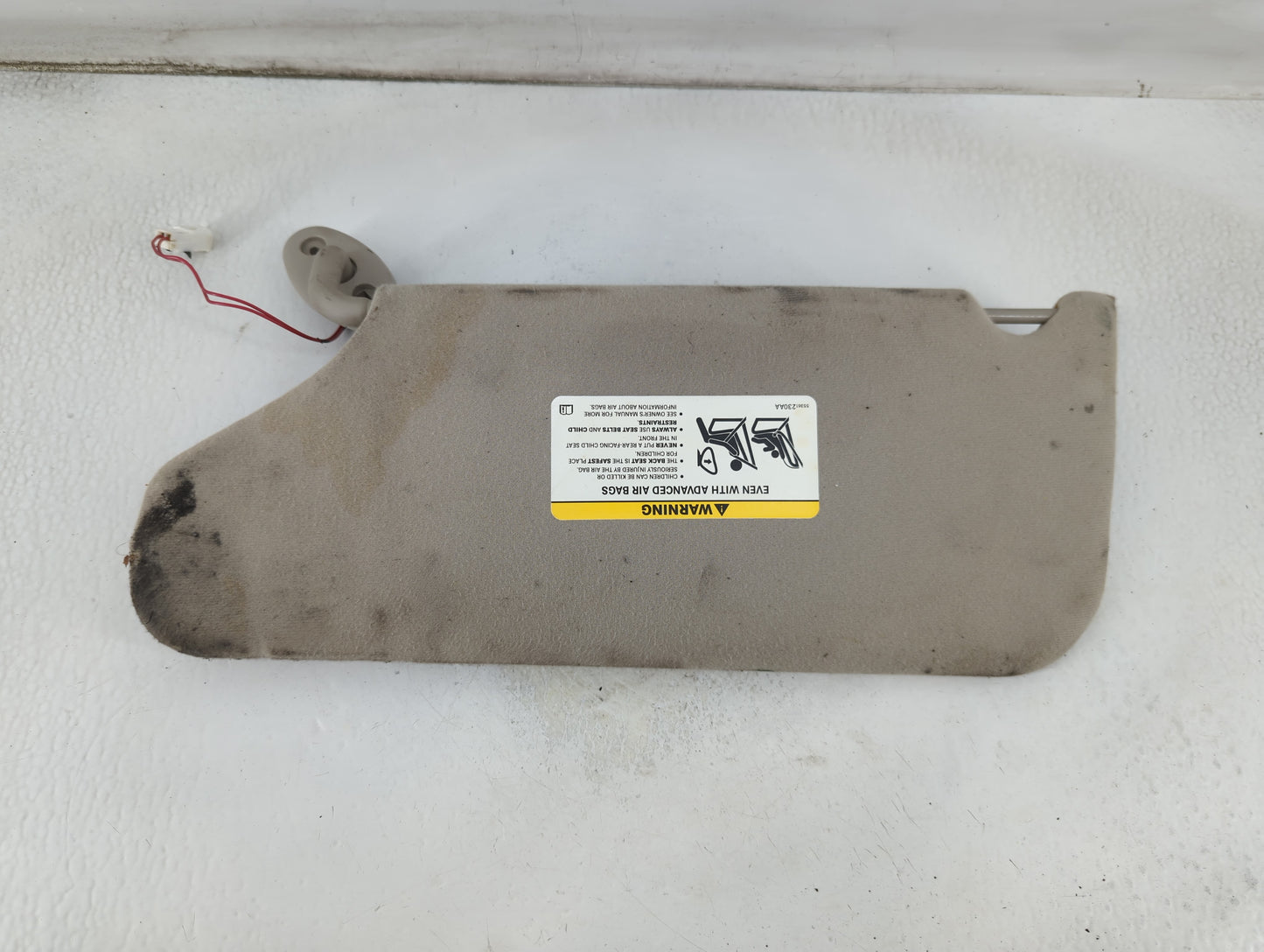 2004-2007 Jeep Liberty Sun Visor Shade Replacement Passenger Right Mirror Fits Fits 2004 2005 2006 2007 OEM Used Auto Parts