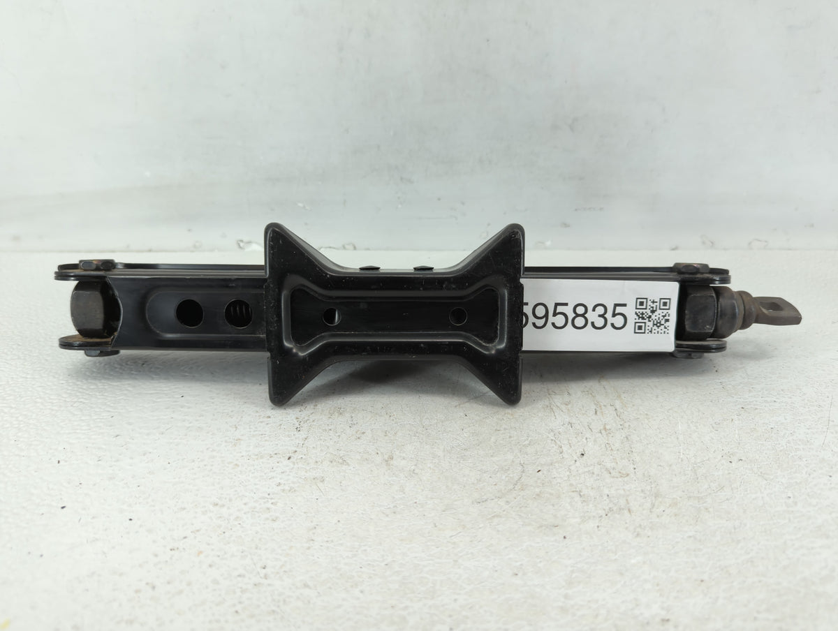 2007 Kia Rondo Spare Scissor Car Jack - Oemusedautoparts1.com