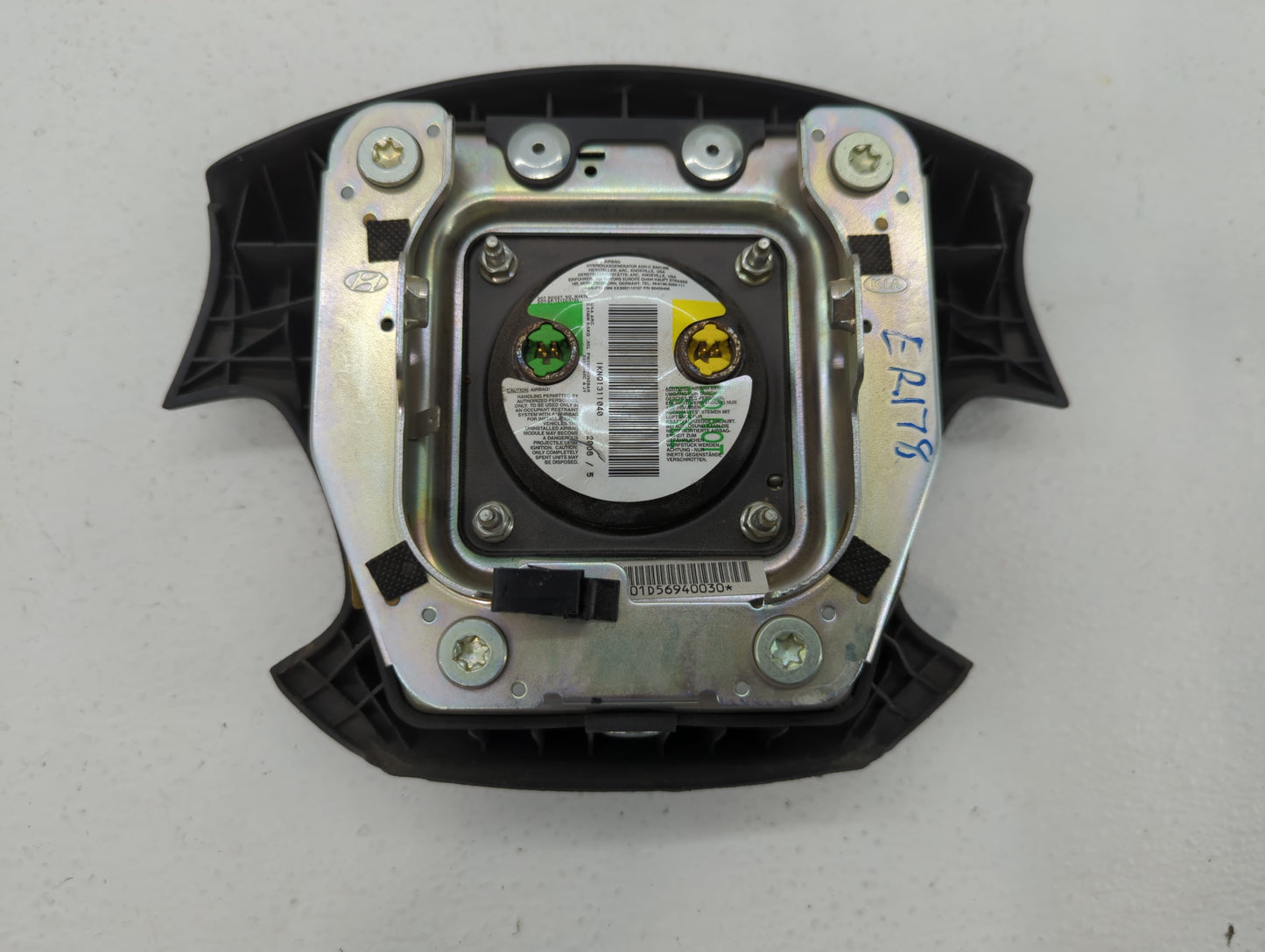 2007-2012 Kia Rondo Air Bag Driver Left Steering Wheel Mounted Fits Fits 2007 2008 2009 2010 2011 2012 OEM Used Auto Parts -