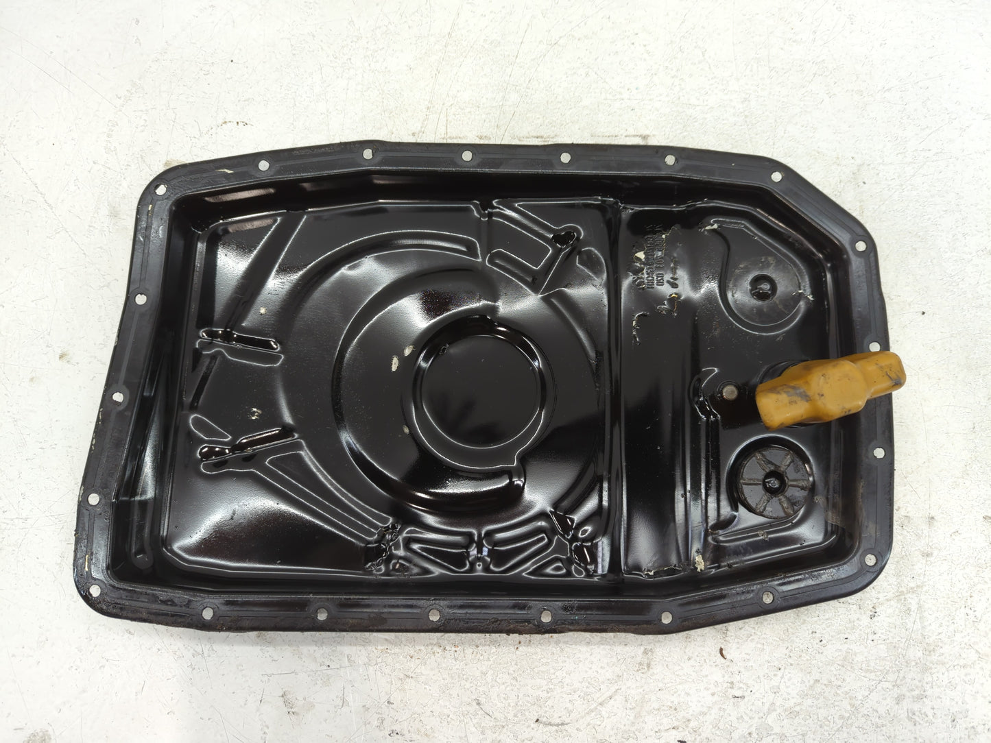 2007 Maserati Quattroporte Engine Oil Pan P/N:ZF 1068 203 020 Fits OEM Used Auto Parts - Oemusedautoparts1.com