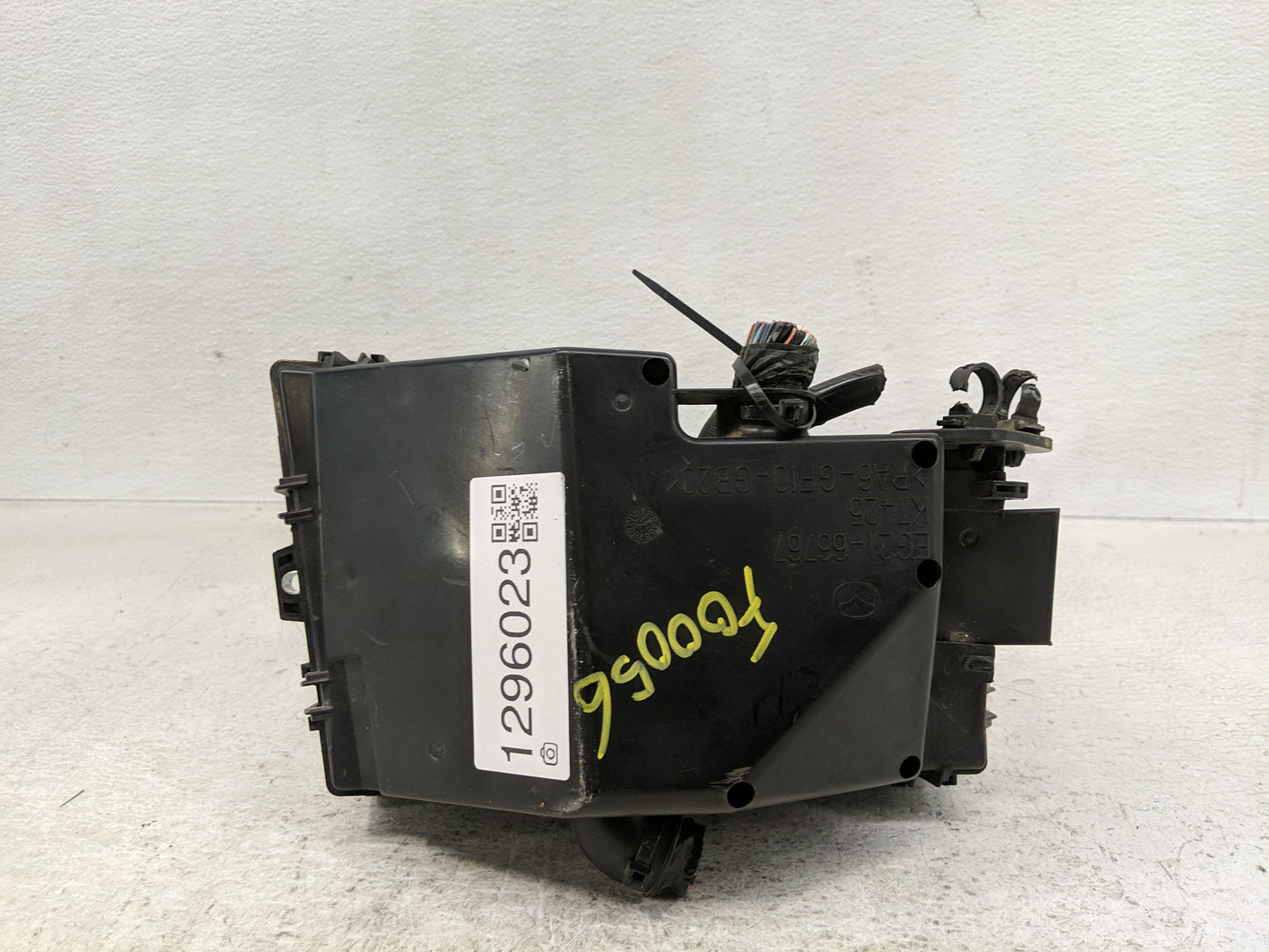 2007-2009 Mazda Cx-7 Fusebox Fuse Box Panel Relay Module P/N:EG21-66761A Fits Fits 2007 2008 2009 OEM Used Auto Parts - Oemu